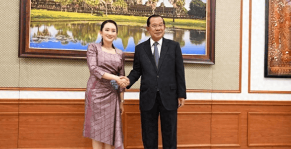 紧要关头，佩通坦“援手”赶到，泰国内阁大变天，洪森恐败局已定