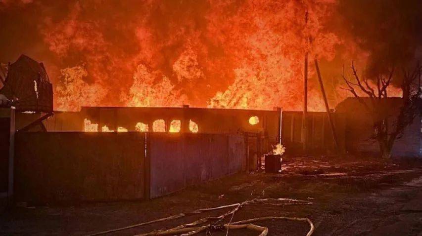 狂轰滥炸5小时，基辅传出巨大爆炸声！普京用行动警告北约：不退