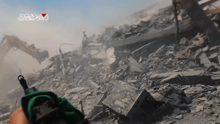 不按套路出牌，敢死队从废墟钻出抢走大批武器，以军暴露一大隐患