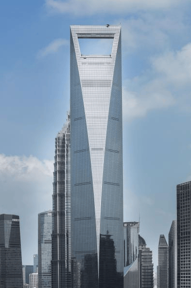 上海环球金融中心楼顶无人机对撞！对话管理方：9年已坠95架，楼顶“风洞”成黑飞重灾区！