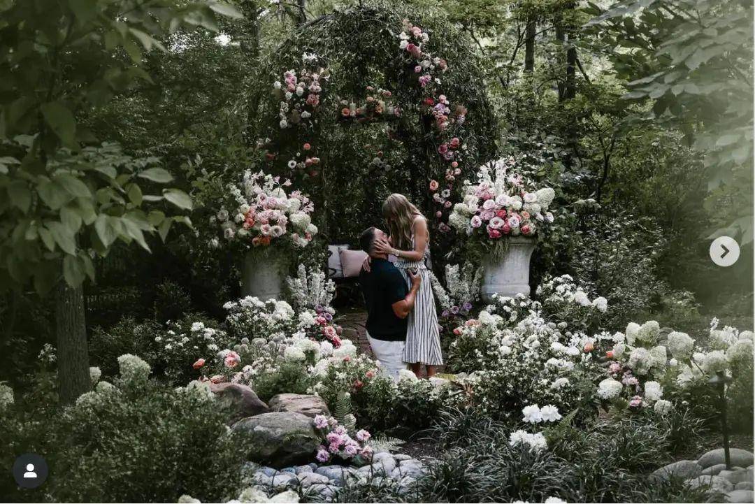 考古|霉霉和35岁橄榄球星订婚，曾拥有87段绯闻和10来个前任的女王这次要修成正果了？