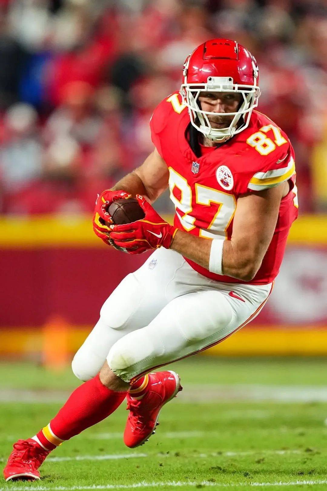 她，订婚，全网沸腾！