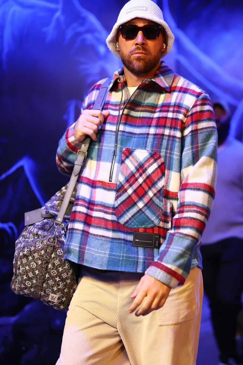 她，订婚，全网沸腾！