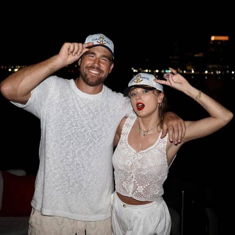 她，订婚，全网沸腾！