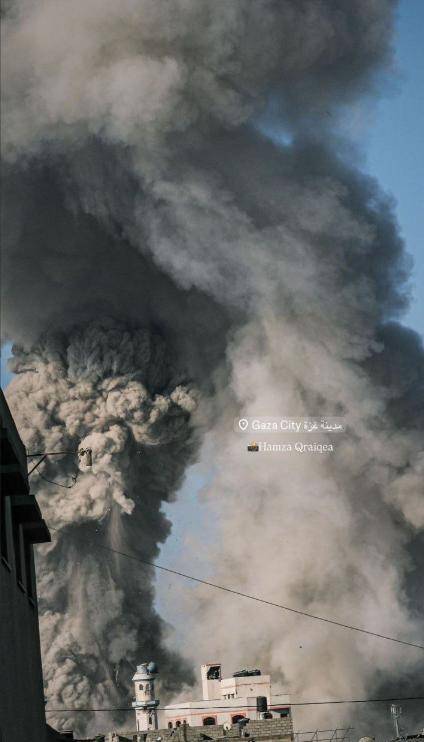 突发开战！以色列35辆自爆车深夜开炸，炸死百人，敢死队RPG反击