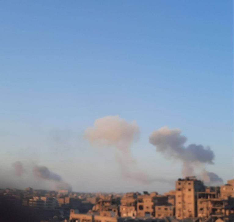 突发开战！以色列35辆自爆车深夜开炸，炸死百人，敢死队RPG反击