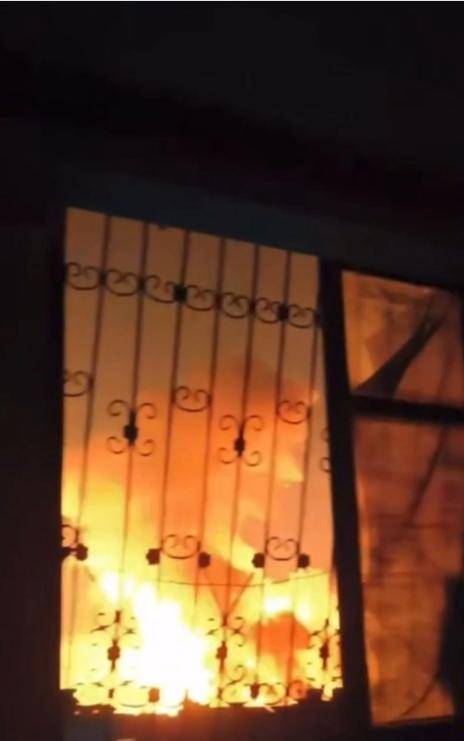 突发开战！以色列35辆自爆车深夜开炸，炸死百人，敢死队RPG反击