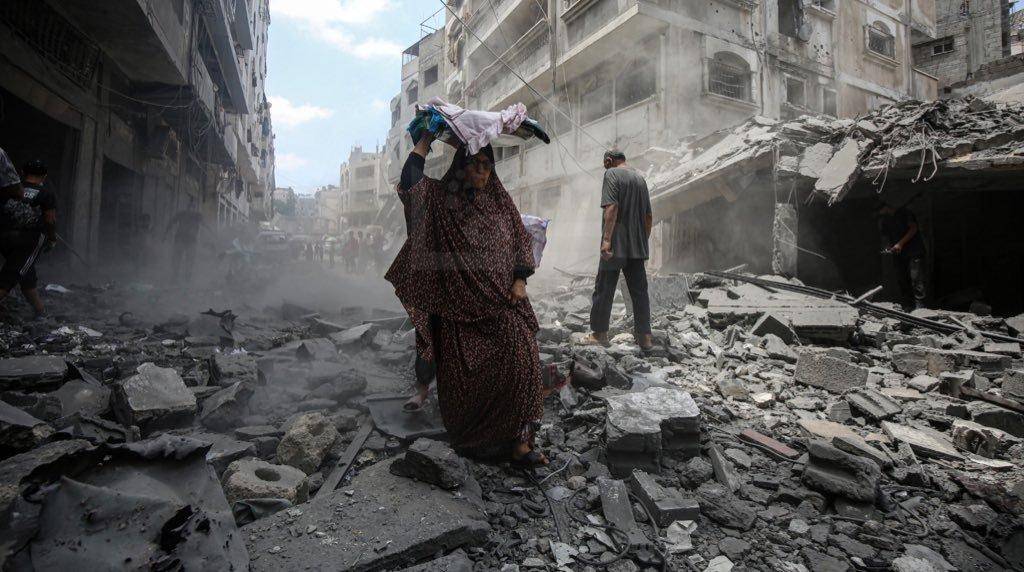 突发开战！以色列35辆自爆车深夜开炸，炸死百人，敢死队RPG反击