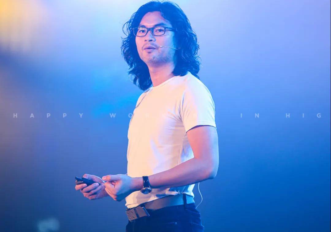 一年净赚5亿！佛山兄妹干出行业第一股，市值超300亿