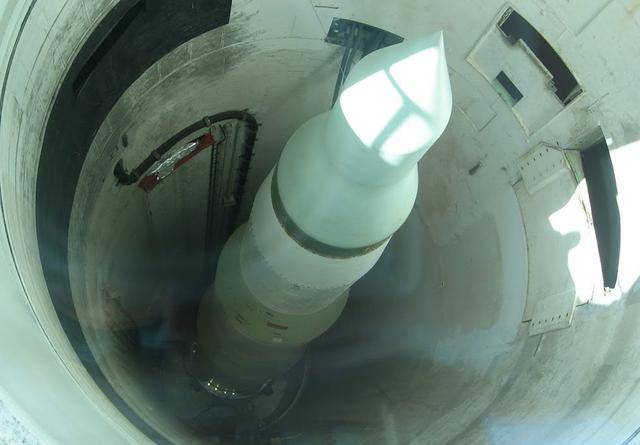 憋了几个小时,外媒锐评九三阅兵:中国武器看着强,但没打过实战