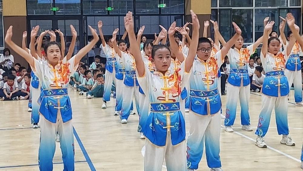 淄博市张店区龙凤苑中学初一级部军训会操展演圆满落幕