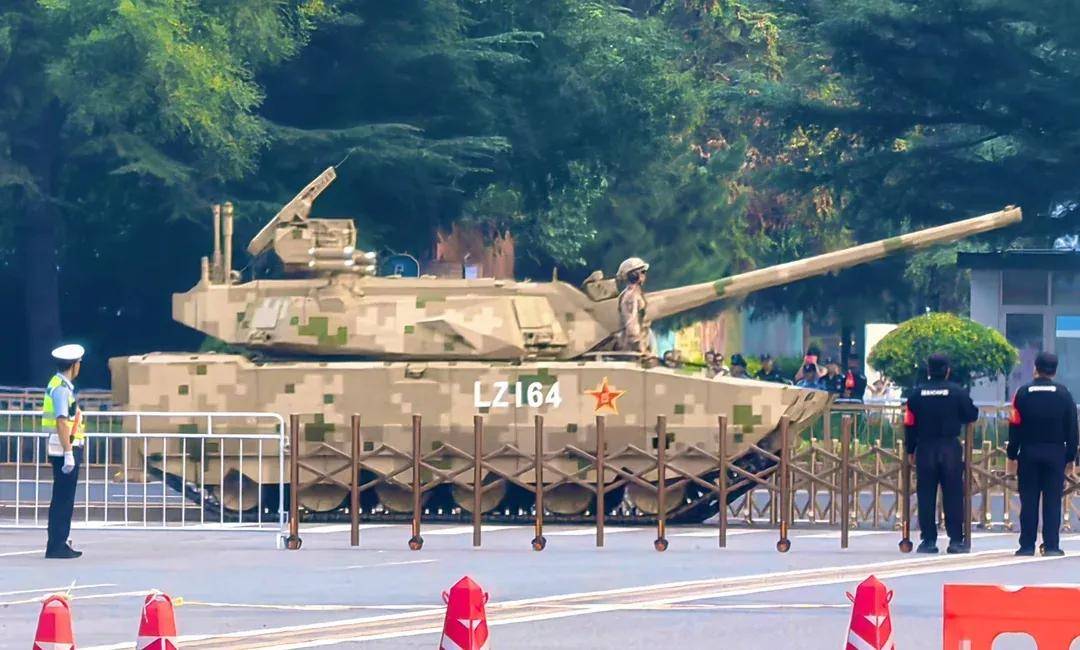 上打无人机,下打坦克!混动电驱!360度全景!100坦克有多厉害?