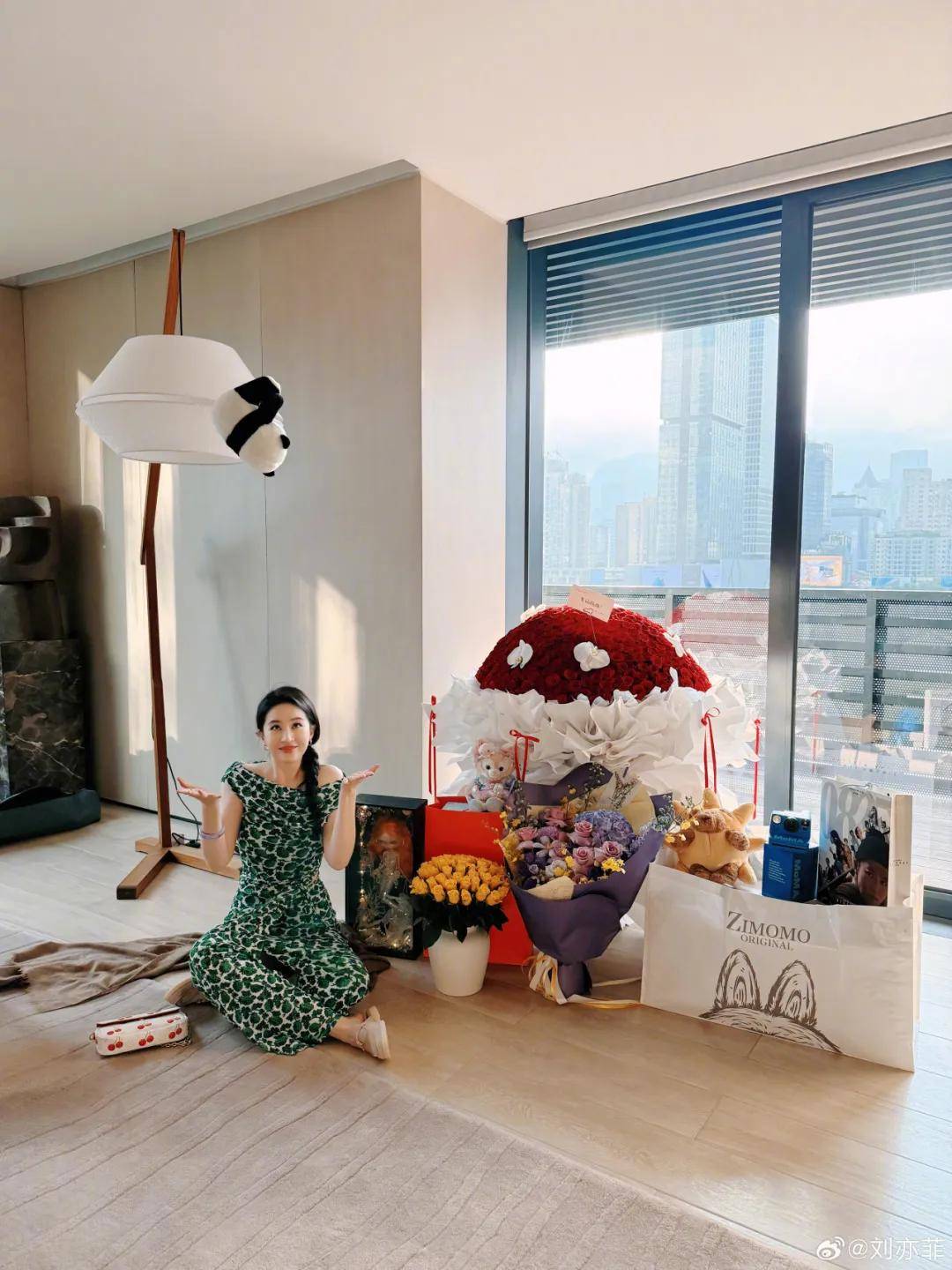 杨幂把钥匙扣扎在马尾上，瞬间实现满39减20！