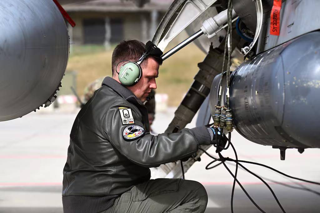 美军天塌了，美智库承认：还没碰上中国，美式军备神话被提前打破